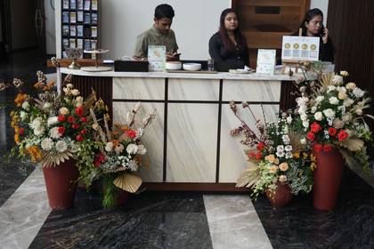 Floral detail and Signage — Arrival / Lobby decor — Westin